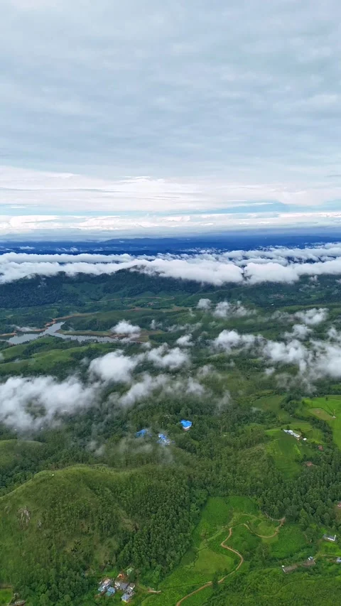 Vertical Aerial View of Top Station Mountain Peak in Munnar Kerala 库存影片 344095496