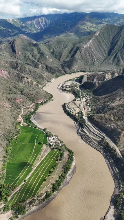 Vertical aerial view of a winding river valley and mountain highway Stockbeeldmateriaal 332946099