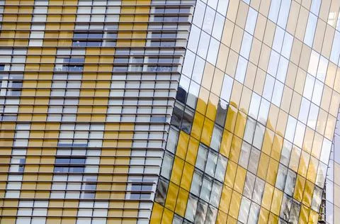 Vertical and diagonal lines of the bright yellow facade from a hotel in Las V Foto stock