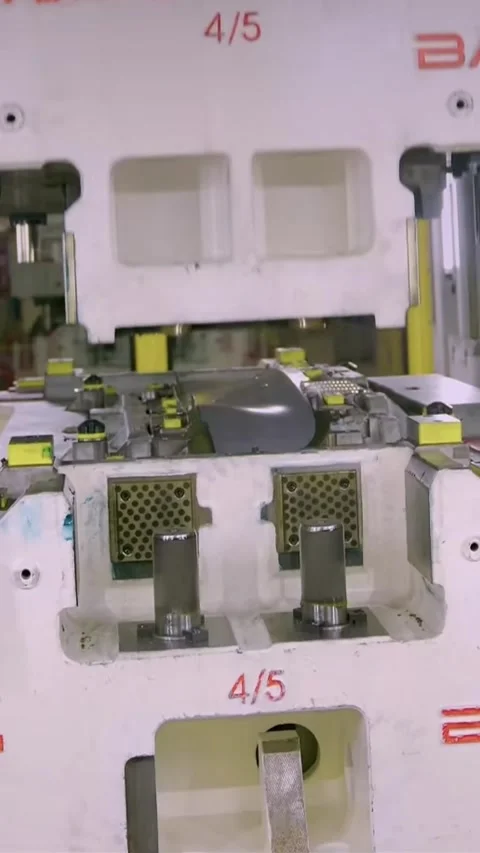 Vertical Automated Assembly Station On Stelato EV Production Line Video stock 332956626