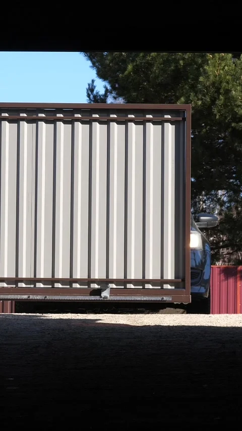 Vertical automatic gates on a remote control open before entering the courtyard Video stock 267734051