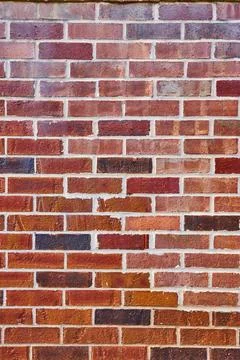 Vertical background asset red brick wall with varying hues and white mortar Stock-Fotos