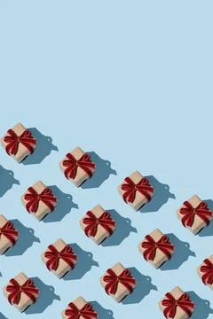 Vertical banner featuring a pattern of brown kraft gift boxes with red velv.. Stock Photos