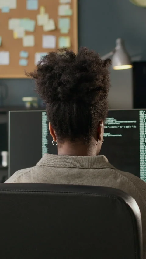 Vertical of Black Female Software Developer Working in Programmers Office Stockbeeldmateriaal 306833876