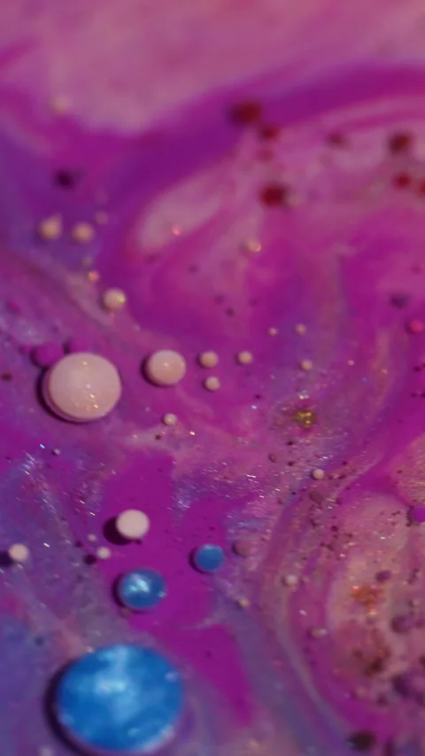 Vertical blend bubbles ink art flow glitter oil Vídeos de archivo 332615197