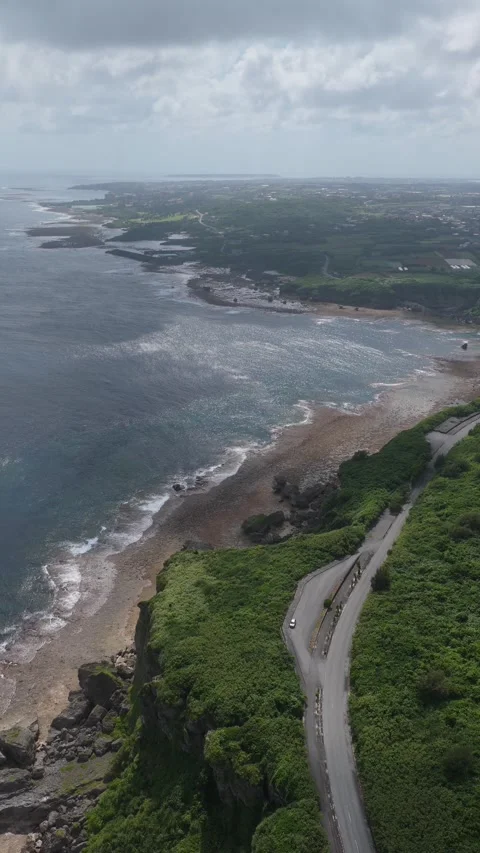 VERTICAL - Boraga Beach - Muiga Cliffs - Higashi-Hennazaki - Miyako Island - 스톡 동영상 336988225
