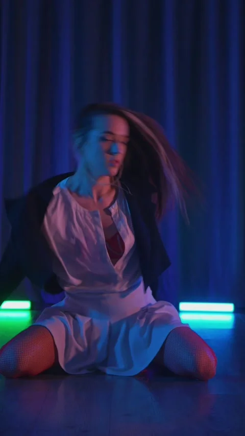 WHITE GIRL TWERK R WHITEGIRLTIKTOKS visual data 7