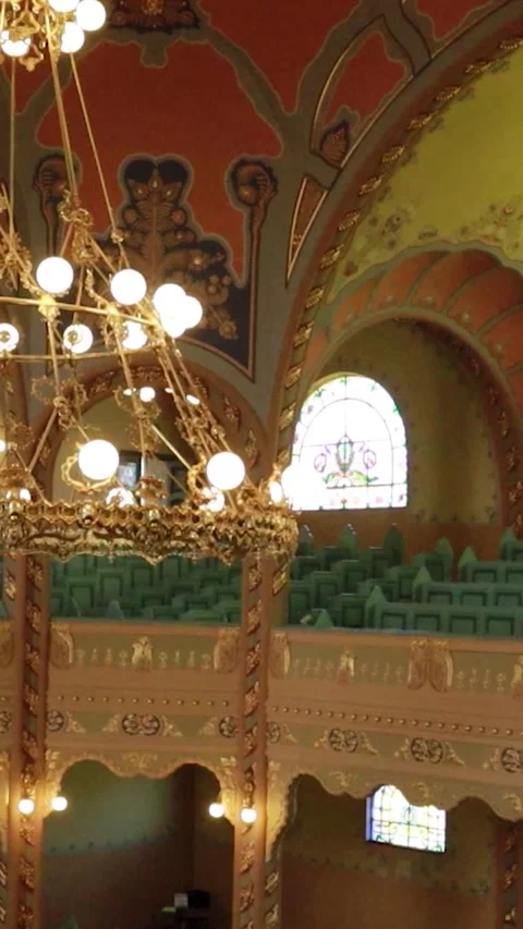 Vertical Cinematic Elevated View of Glowing Chandelier in Synagogue 库存影片 331136007