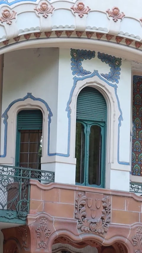 Vertical Cinematic Static Shot of Ornate Balcony and Window on Historic Building Vidéo 331954600