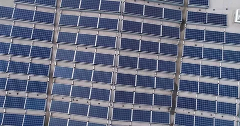 Vertical circular panorama of solar panels on factory roof Vídeo Stock 117165222