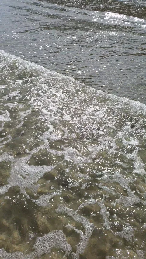Vertical clip of calm waves Stock Footage 171421143