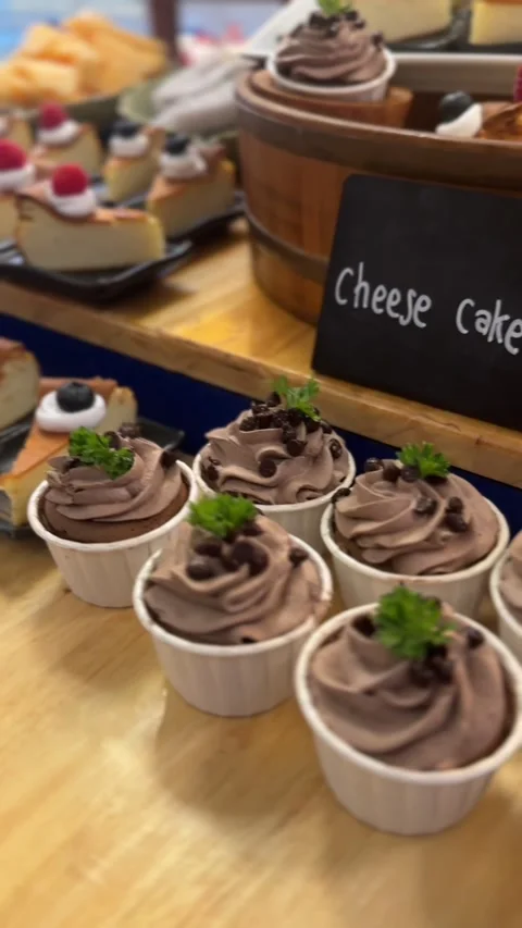 Vertical close up of assorted cupcakes and cheesecakes Stock-Footage 316813140