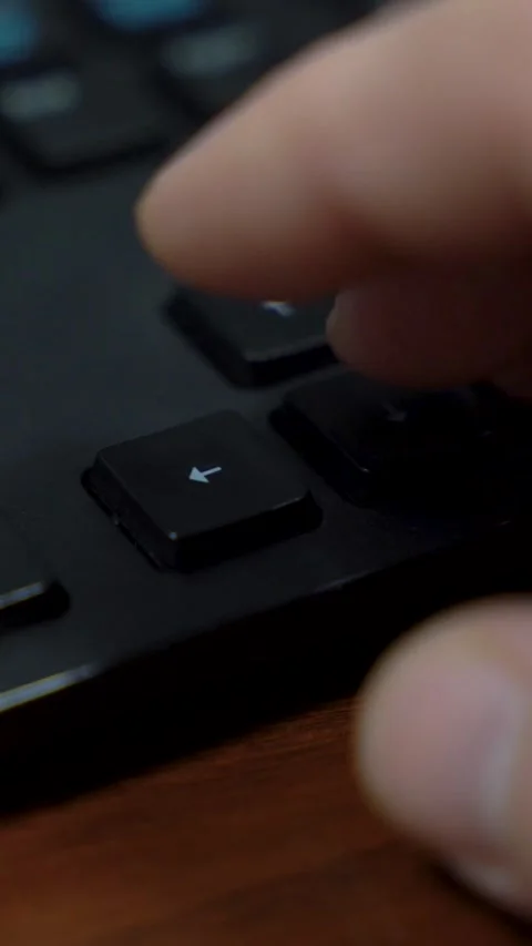 Vertical Close Up of Fingers Pressing Arrow Keys on Computer Keyboard 스톡 동영상 323399350