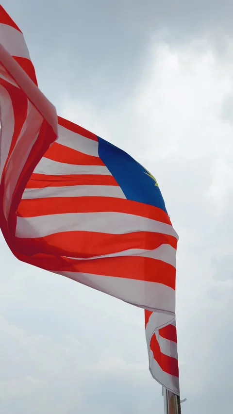 Vertical Close-Up of Malaysian Flag Jalur Gemilang in the Wind Video stock 340869231
