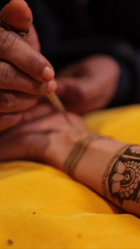 Vertical Close Up of Mehendi Applying on Bride's Hand Stock Footage 337453168