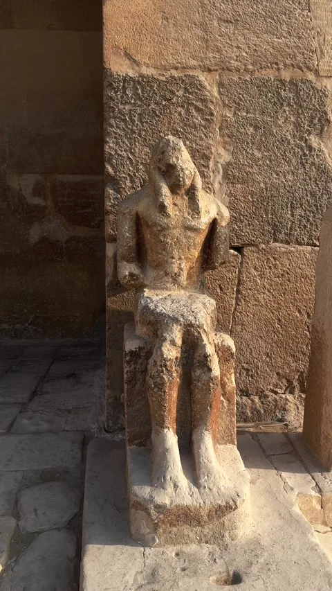 Vertical Close-Up of Ruined Pharaoh Khafre Statue at the Entrance of Khafre Stock Footage 341838304