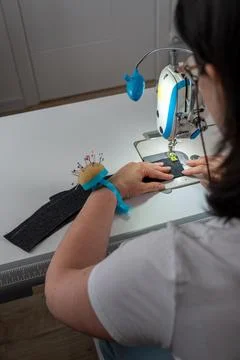Vertical close up of sewing process with fabric and sewing machine Stock-Fotos