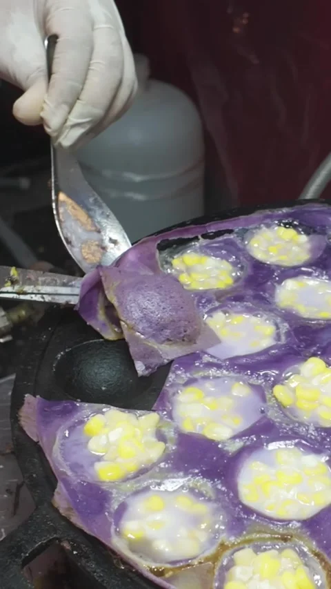 Vertical Close-Up of Thai Coconut Pancake Being Lifted from Mold Video stock 328213714