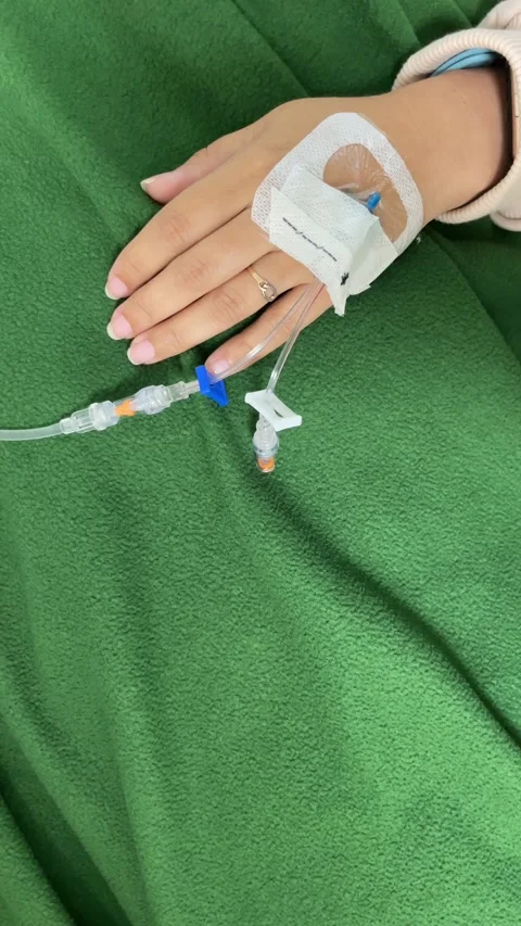 Vertical close-up video of a woman's hand receiving an intravenous (IV) dri.. Stock Footage 297865172