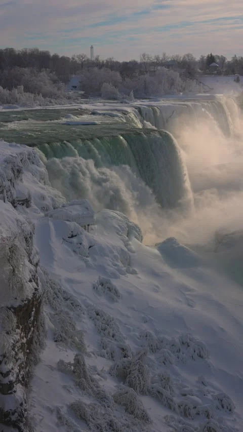 Vertical close view of American Falls in winter with ice and blue water Stock-Footage 342331148