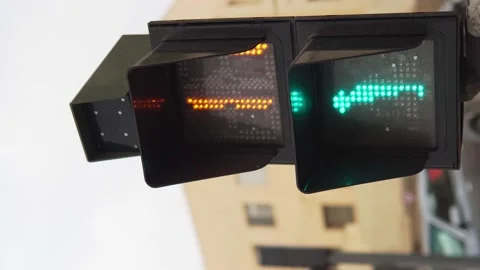 Vertical close up view of a pedestrian traffic lights sign Vidéo 201815134