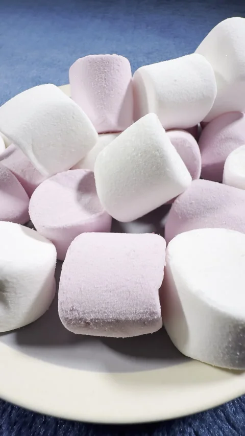 Vertical - Closeup of soft, pink and white marshmallow confectionery candy. Vídeos de archivo 295881056