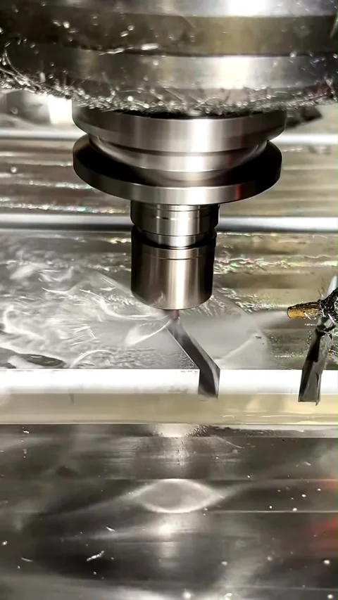 Vertical CNC Precision Milling with High-pitched Sound (Audio) Vídeos de archivo 331687459