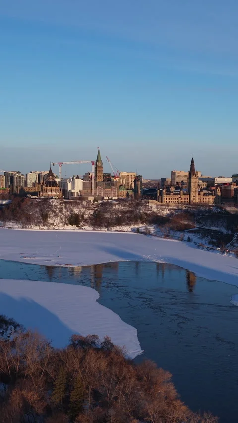 Vertical cold icy ottawa downtown skyline Vidéo 333308013