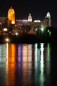Vertical Composition Ohio River Cincinnati Downtown City Skyline Fotos de archivo