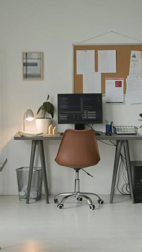 Vertical of Computer with AI Code Testing Assistant on Programmers Desk Stockbeeldmateriaal 335937322