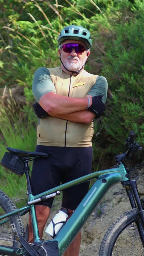 Vertical Confident senior cyclist taking a break with his e-bike Stock-Footage 312067622
