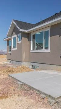 Vertical Construction outside a home with flat concrete surface surrounded by Stockfoto's