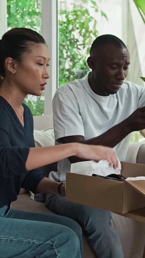 Vertical of Couple Opening Boxes with Parcels at Home 库存影片 281915536