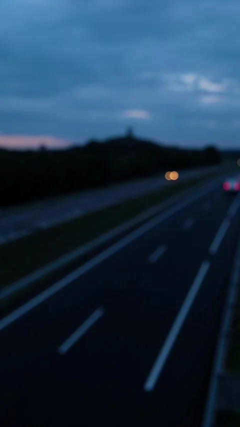 Vertical defocused and blurred video of cars driving along a highway at nig.. Stock-Footage 253486630