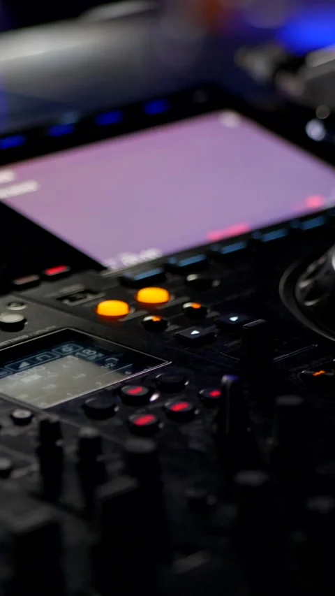Vertical DJ Mixer Knob And Fader Controls In Dark Studio 库存影片 341743957