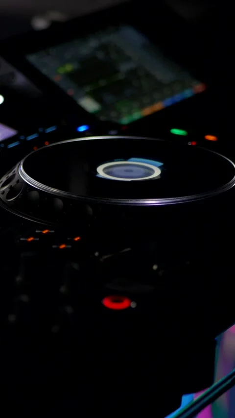 Vertical DJ Mixer Knob And Fader Controls In Dark Studio 库存影片 341744017