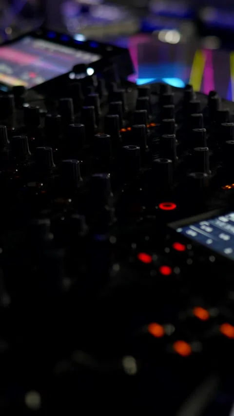 Vertical DJ Mixer Knob And Fader Controls In Dark Studio 库存影片 341744061