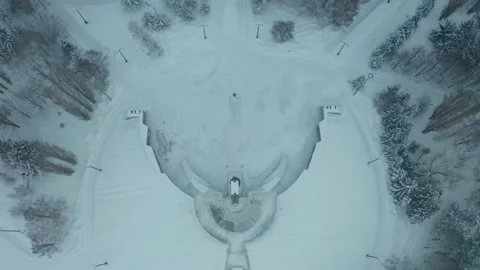 Vertical down view on obelisk of the memory of the fallen in World War II with a 스톡 동영상 236392379