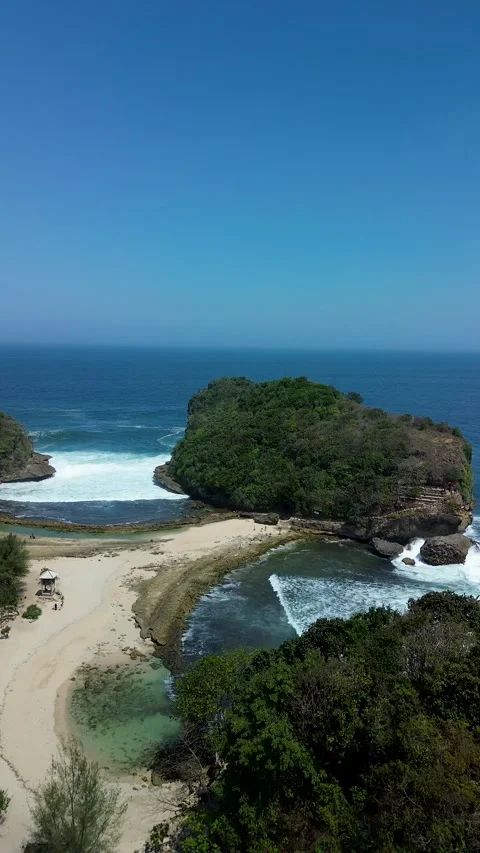 Vertical Dramatic Coastal Scenery at Batu Bengkung Beach August 6 2026 스톡 동영상 342839517