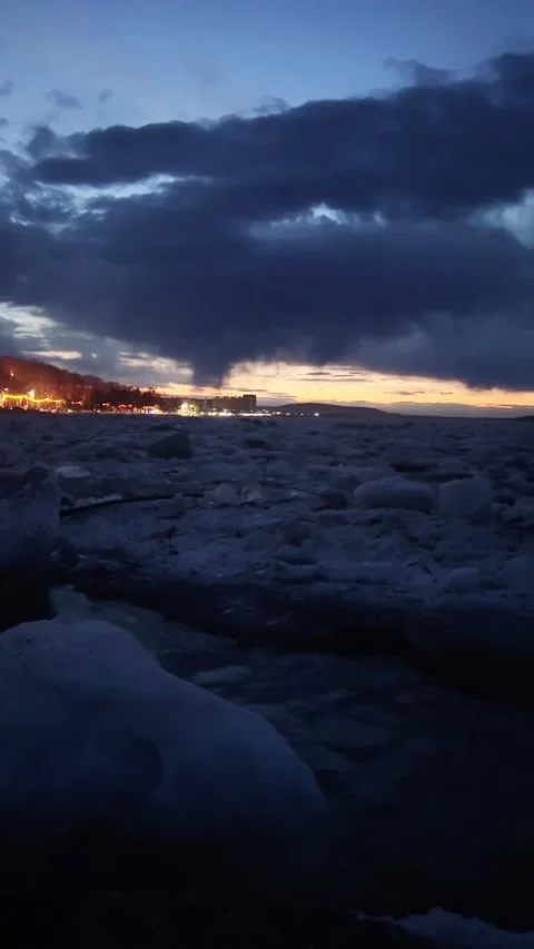 Vertical Dramatic River Ice Breakup In Northern China Видео 334857549