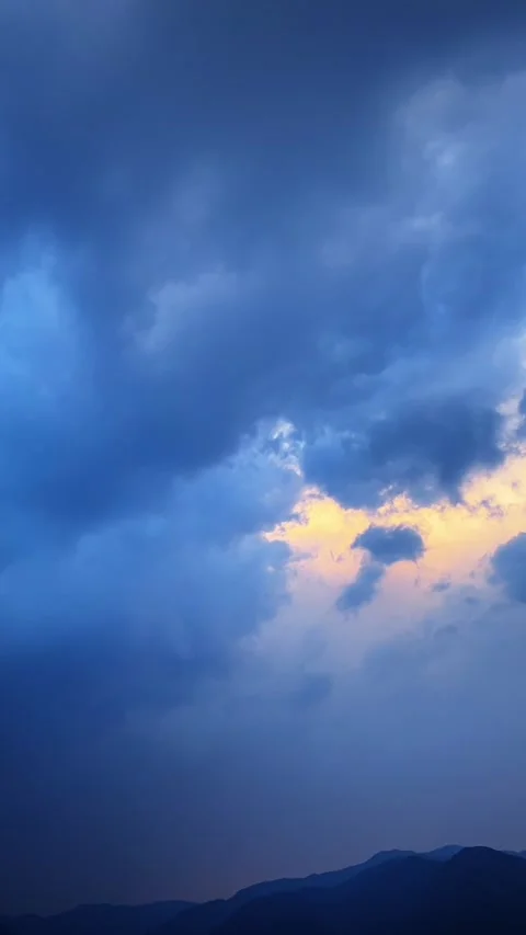 Vertical Dramatic Storm Clouds and Golden Glow at Dusk Видео 334706388