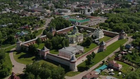 Vertical drone ascent over historic Zaraysk fortress Stock-Footage 332093933