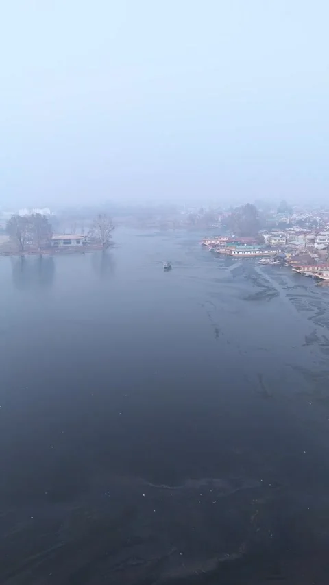 Vertical Drone capturing the solitude of houseboats in Nageen’s frozen Stock Footage 311019513