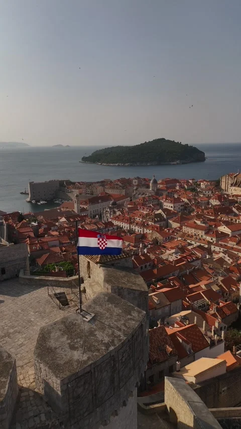Vertical Drone Close Orbit of Minceta Tower and Waving Croatian Flag 4K Vídeo Stock 337849121