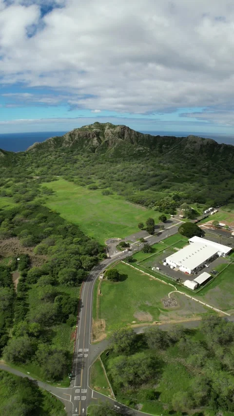 Vertical Drone Flight Toward Diamond Head Crater, Honolulu Vidéo 348420608