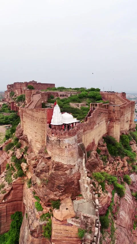 Vertical drone orbit showing fort walls, tempe and city in backdrop Stock Footage 310660748