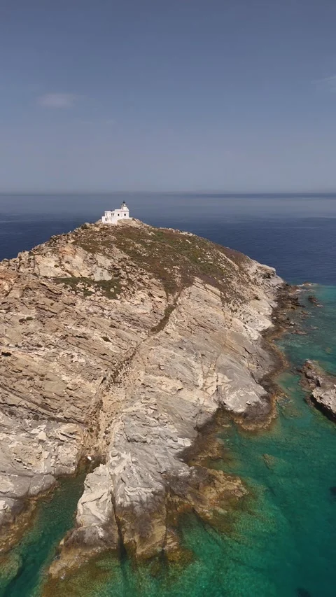 Vertical Drone Parallax Orbit of Korakas Lighthouse on Paros Island, 4K Vídeos de archivo 337175351