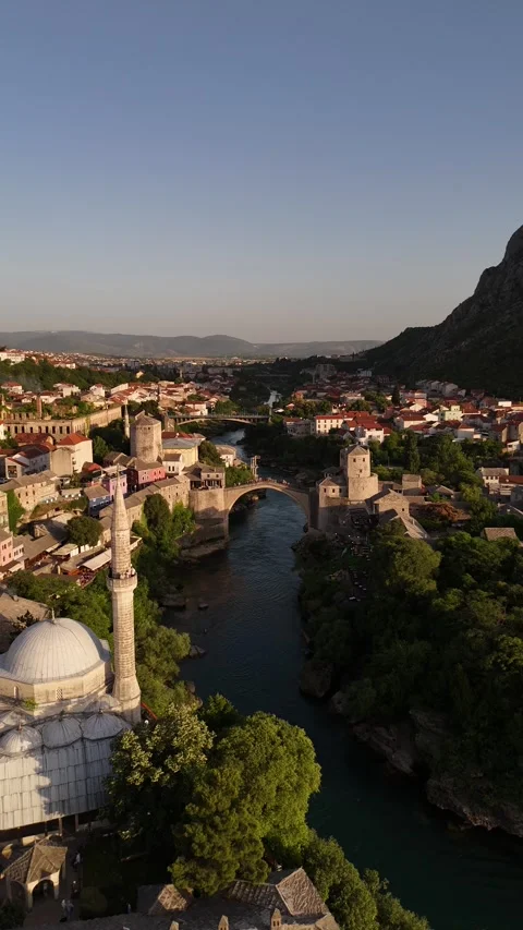 Vertical Drone Parallax Over Mostar Mosque and River with Speed Boat 4K Vídeo Stock 337831227