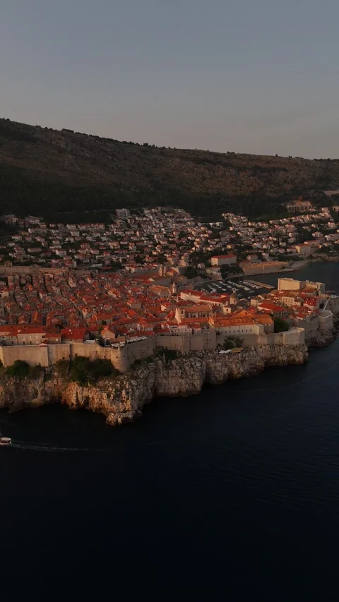 Vertical Drone Push Forward to Dubrovnik Old Town Sea Cliffs Sunset 4K Vídeos de archivo 337850448