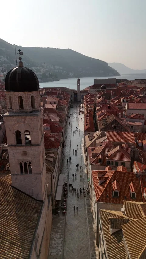 Vertical Drone Push Forward Stradun Street Franciscan Monastery Dubrovnik 4K Vídeos de archivo 337849516
